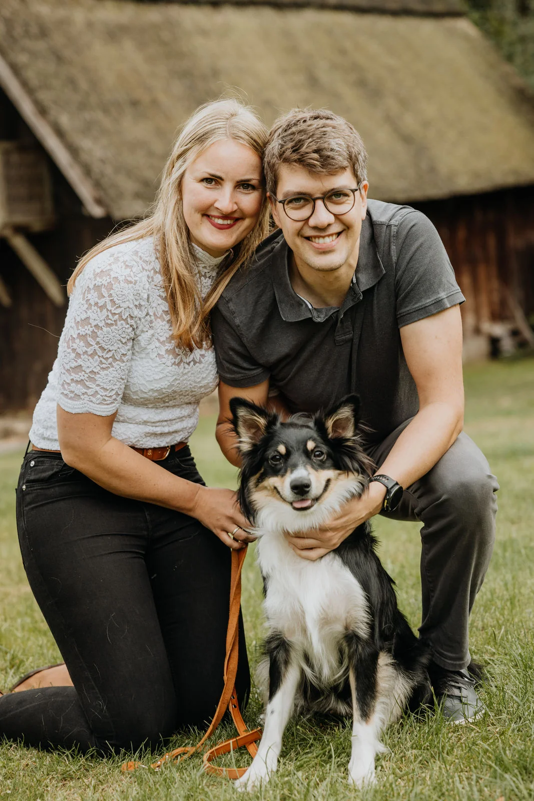 Ilka und Valentin mit Hofhund Happy
